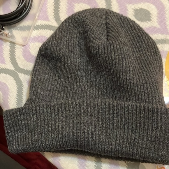 Web Foot  you know… loose top beanie with patch logo - Picture 4 of 4